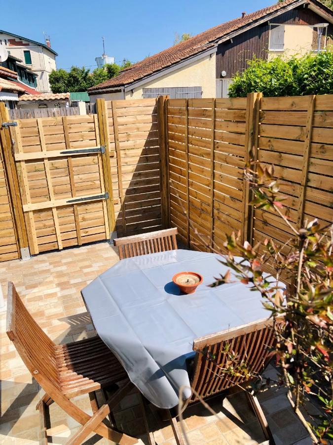 Appartement Duplex Lumineux Idealement Situe Ares Eksteriør billede