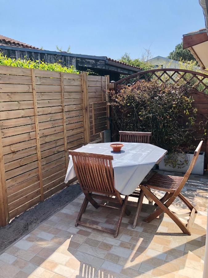Appartement Duplex Lumineux Idealement Situe Ares Eksteriør billede